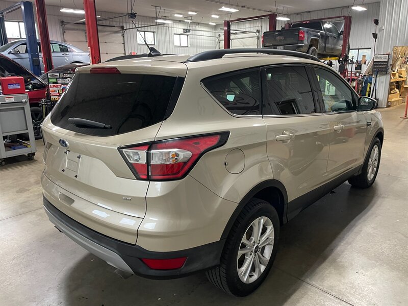 2018 Ford Escape SE - Photo 5 - Saint Louis, MI 48880-9800