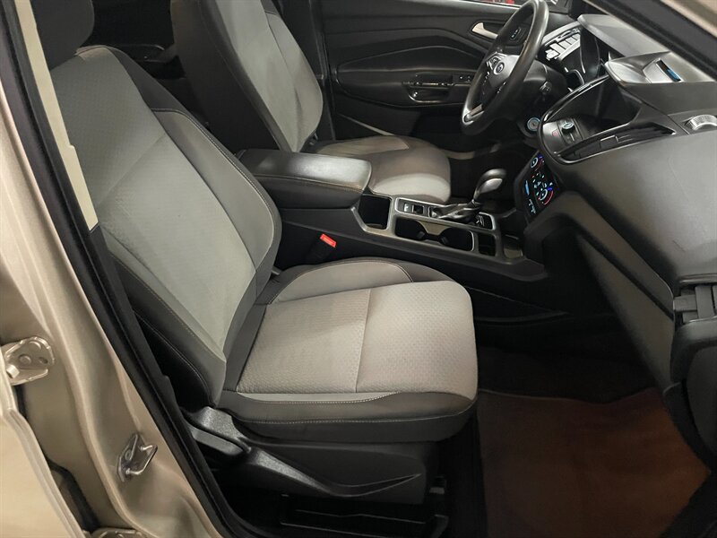 2018 Ford Escape SE - Photo 13 - Saint Louis, MI 48880-9800