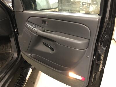 2004 GMC Sierra 2500 Work Truck   - Photo 18 - Saint Louis, MI 48880-9800