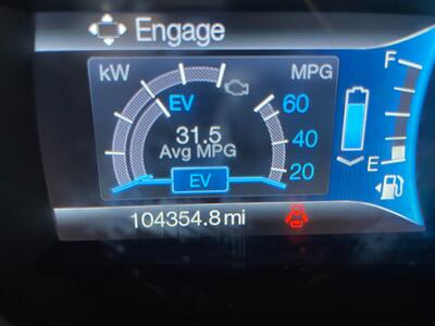 2015 Ford Fusion Hybrid SE - Photo 10 - Saint Louis, MI 48880-9800