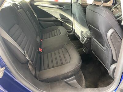 2015 Ford Fusion Hybrid SE - Photo 18 - Saint Louis, MI 48880-9800