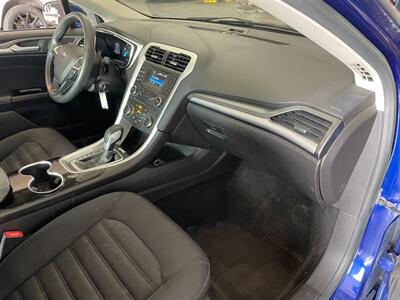 2015 Ford Fusion Hybrid SE - Photo 19 - Saint Louis, MI 48880-9800