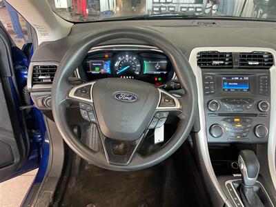 2015 Ford Fusion Hybrid SE - Photo 9 - Saint Louis, MI 48880-9800