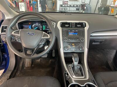 2015 Ford Fusion Hybrid SE - Photo 8 - Saint Louis, MI 48880-9800