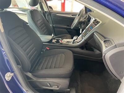 2015 Ford Fusion Hybrid SE - Photo 17 - Saint Louis, MI 48880-9800