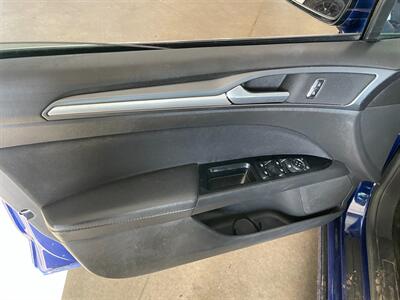 2015 Ford Fusion Hybrid SE - Photo 20 - Saint Louis, MI 48880-9800