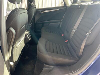 2015 Ford Fusion Hybrid SE - Photo 16 - Saint Louis, MI 48880-9800