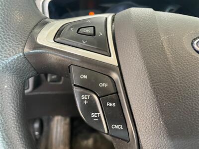 2015 Ford Fusion Hybrid SE - Photo 11 - Saint Louis, MI 48880-9800