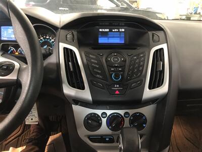 2013 Ford Focus SE   - Photo 8 - Saint Louis, MI 48880-9800