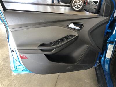 2013 Ford Focus SE   - Photo 18 - Saint Louis, MI 48880-9800