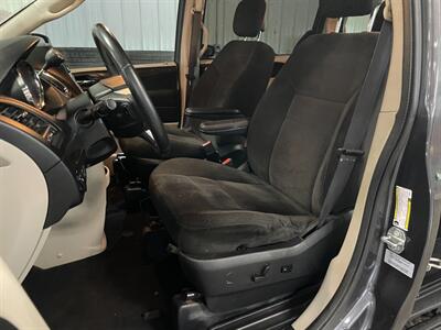 2017 Dodge Grand Caravan SE - Photo 14 - Saint Louis, MI 48880-9800