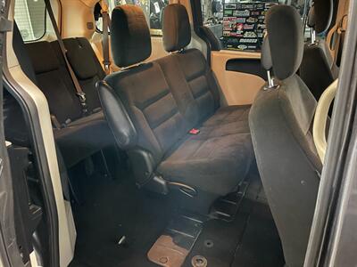 2017 Dodge Grand Caravan SE - Photo 15 - Saint Louis, MI 48880-9800
