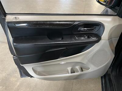 2017 Dodge Grand Caravan SE - Photo 19 - Saint Louis, MI 48880-9800