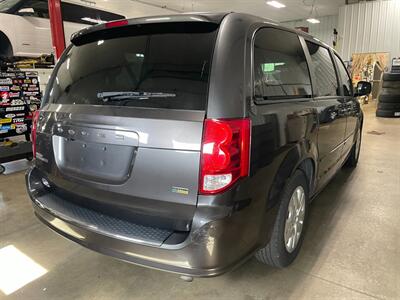 2017 Dodge Grand Caravan SE - Photo 6 - Saint Louis, MI 48880-9800