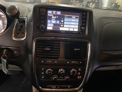 2017 Dodge Grand Caravan SE - Photo 12 - Saint Louis, MI 48880-9800