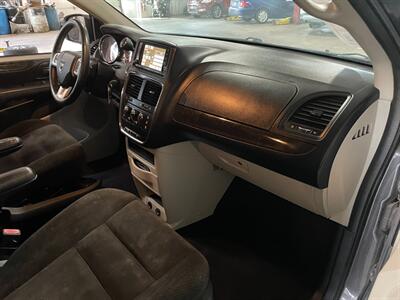 2017 Dodge Grand Caravan SE - Photo 18 - Saint Louis, MI 48880-9800