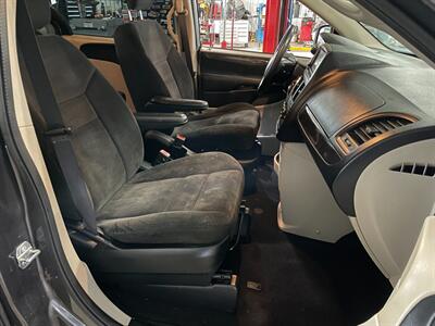 2017 Dodge Grand Caravan SE - Photo 17 - Saint Louis, MI 48880-9800