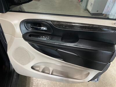 2017 Dodge Grand Caravan SE - Photo 20 - Saint Louis, MI 48880-9800