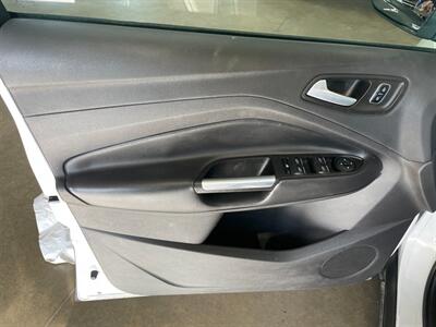 2017 Ford Escape SE - Photo 24 - Saint Louis, MI 48880-9800