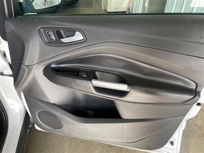 2017 Ford Escape SE - Photo 20 - Saint Louis, MI 48880-9800