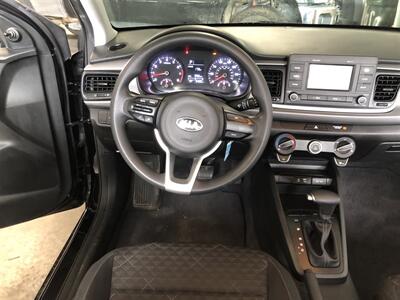2018 Kia Rio 5-Door LX   - Photo 9 - Saint Louis, MI 48880-9800