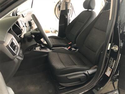 2018 Kia Rio 5-Door LX   - Photo 14 - Saint Louis, MI 48880-9800