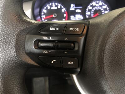 2018 Kia Rio 5-Door LX   - Photo 11 - Saint Louis, MI 48880-9800