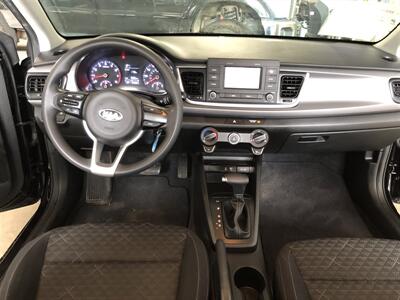 2018 Kia Rio 5-Door LX   - Photo 8 - Saint Louis, MI 48880-9800