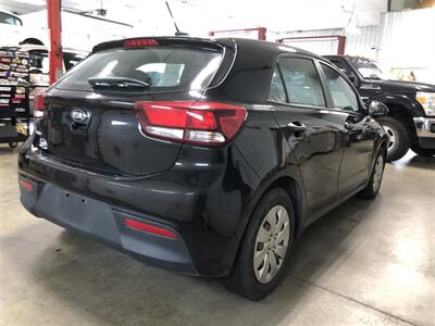 2018 Kia Rio 5-Door LX   - Photo 6 - Saint Louis, MI 48880-9800