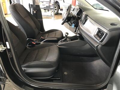 2018 Kia Rio 5-Door LX   - Photo 16 - Saint Louis, MI 48880-9800