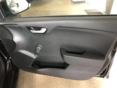 2018 Kia Rio 5-Door LX   - Photo 18 - Saint Louis, MI 48880-9800