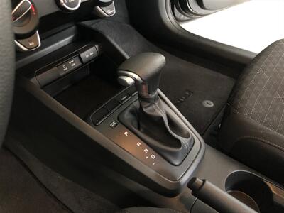 2018 Kia Rio 5-Door LX   - Photo 12 - Saint Louis, MI 48880-9800