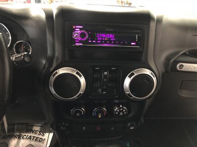 2011 Jeep Wrangler Sahara   - Photo 11 - Saint Louis, MI 48880-9800