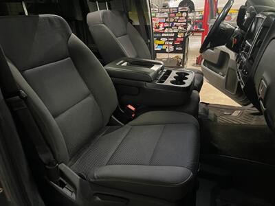 2017 Chevrolet Silverado 1500 LT   - Photo 17 - Saint Louis, MI 48880-9800