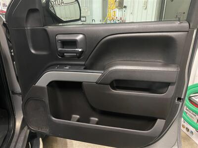 2017 Chevrolet Silverado 1500 LT   - Photo 19 - Saint Louis, MI 48880-9800