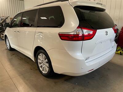 2017 Toyota Sienna XLE 7-Passenger - Photo 3 - Saint Louis, MI 48880-9800