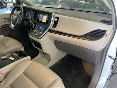 2017 Toyota Sienna XLE 7-Passenger - Photo 20 - Saint Louis, MI 48880-9800