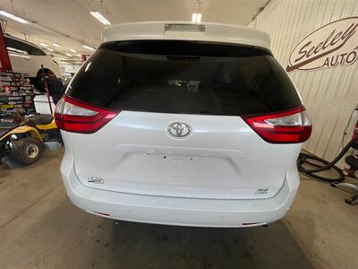 2017 Toyota Sienna XLE 7-Passenger - Photo 30 - Saint Louis, MI 48880-9800
