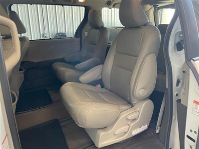 2017 Toyota Sienna XLE 7-Passenger - Photo 17 - Saint Louis, MI 48880-9800