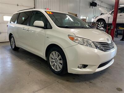 2017 Toyota Sienna XLE 7-Passenger - Photo 5 - Saint Louis, MI 48880-9800