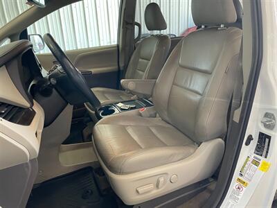 2017 Toyota Sienna XLE 7-Passenger - Photo 16 - Saint Louis, MI 48880-9800