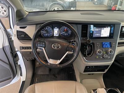 2017 Toyota Sienna XLE 7-Passenger - Photo 8 - Saint Louis, MI 48880-9800