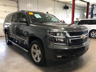 2019 Chevrolet Suburban LT   - Photo 4 - Saint Louis, MI 48880-9800