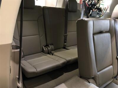 2019 Chevrolet Suburban LT   - Photo 24 - Saint Louis, MI 48880-9800