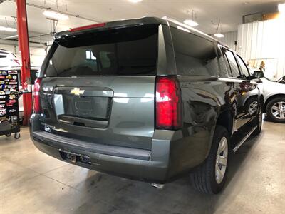 2019 Chevrolet Suburban LT   - Photo 6 - Saint Louis, MI 48880-9800