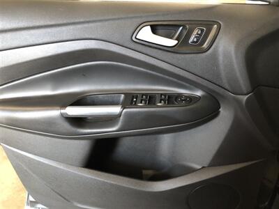 2019 Ford Escape SE   - Photo 21 - Saint Louis, MI 48880-9800