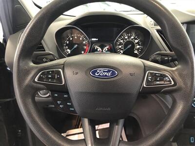 2019 Ford Escape SE   - Photo 8 - Saint Louis, MI 48880-9800