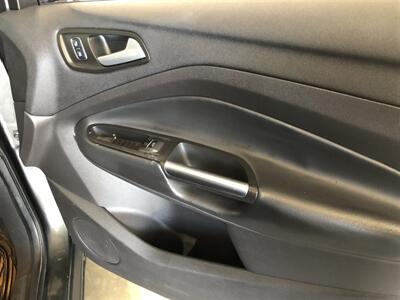 2019 Ford Escape SE   - Photo 22 - Saint Louis, MI 48880-9800