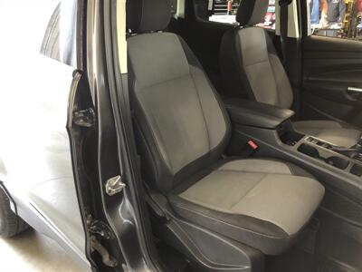 2019 Ford Escape SE   - Photo 18 - Saint Louis, MI 48880-9800