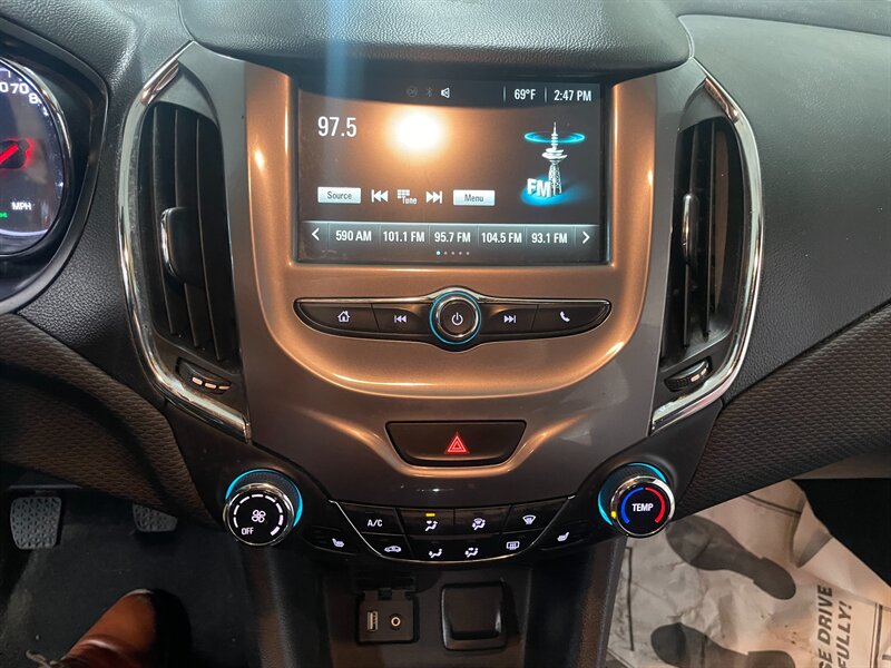2016 Chevrolet Cruze LT Manual - Photo 13 - Saint Louis, MI 48880-9800
